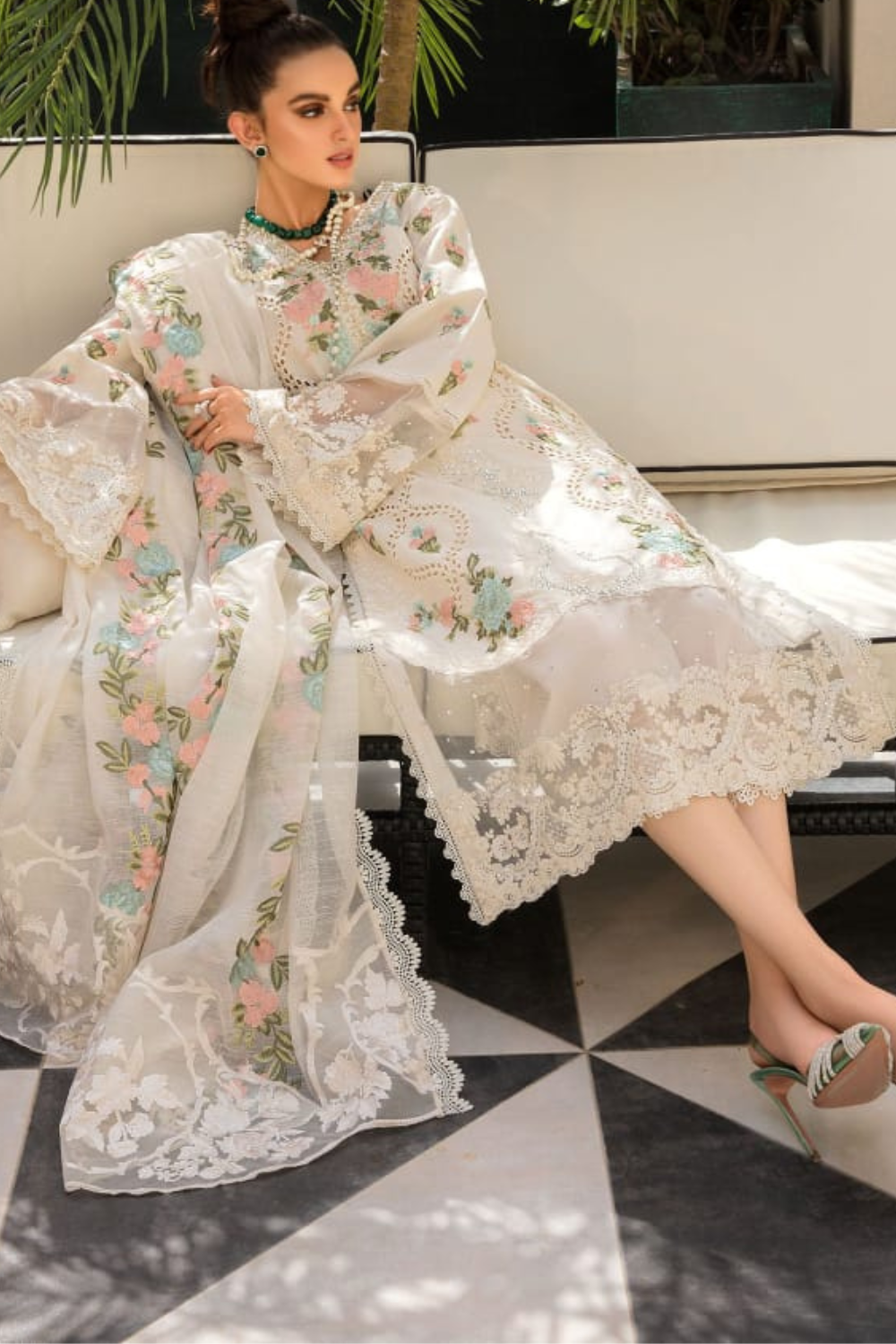 EMBROIDERED 3PC LAWN EMBROIDERED DRESS WITH CHIFFON EMBROIDERED DUPATTA IR-195