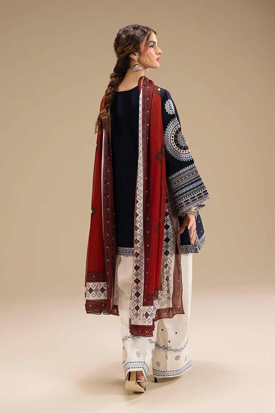 3 Pcs women’s unstitched Dhanak embroidered suit